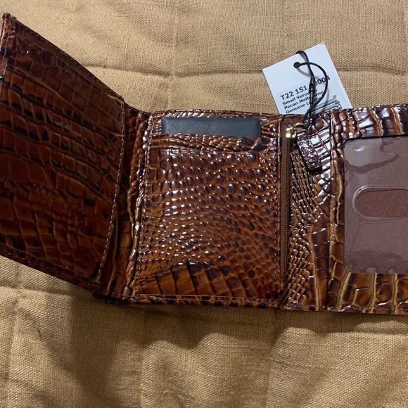 NWT Brahmin Small Veronica Wallet - Picture 4 of 5